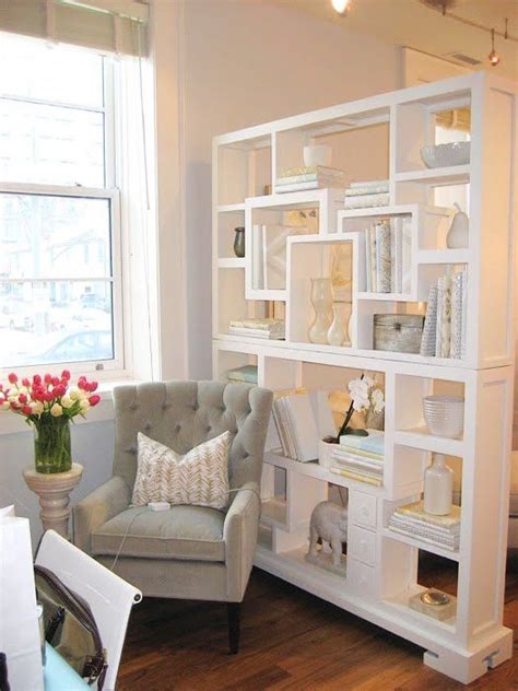 Divide a living space with a bookcase // The perfect idea for open ...