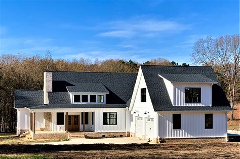 White Vinyl Siding - Modern Farmhouse Style