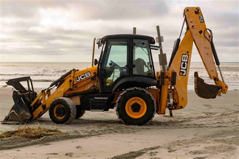 The Ultimate Guide to Transporting a Backhoe in 2022