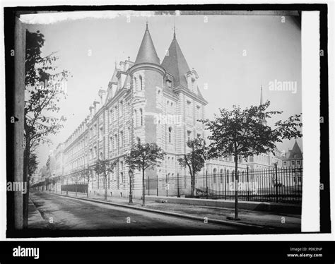 American hospital, Paris Stock Photo - Alamy