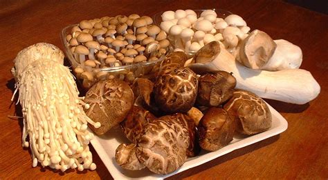 Asian mushrooms | From left to right, clockwise: enoki, (bun… | Flickr