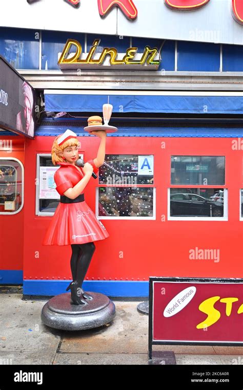 NEW YORK - .24 OCT 2022: Waitress Statue at Ellens Stardust Diner on ...