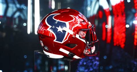 Houston Texans Unveil New 'Battle Red' Helmets (PICS)