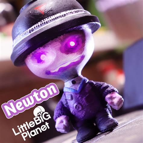 3D Printable Newton from "Little Big Planet" (support free) by Rober Rollin