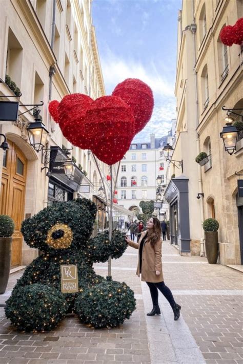 Where to See the Prettiest Christmas Decorations in Paris