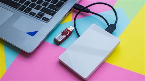 USB Flash Drive vs. External Hard Drive: Which Is Better?