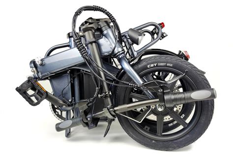 FIIDO L3 test - foldable e-bike with a huge battery