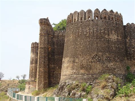 Sangni Fort: A remnant of the Mughal era - Multimedia - DAWN.COM