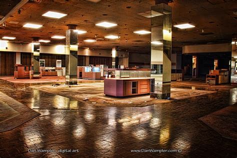 Abandoned Malls in the USA (66 pics)