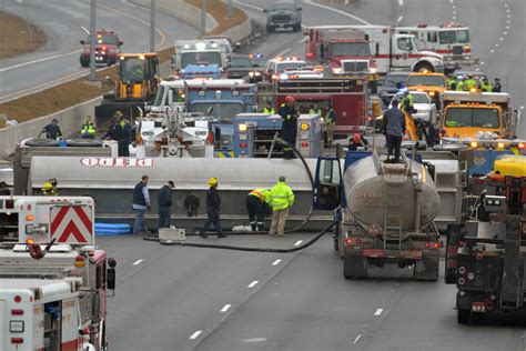 Car driver charged in crash that overturned tanker on I-95 - WTOP News