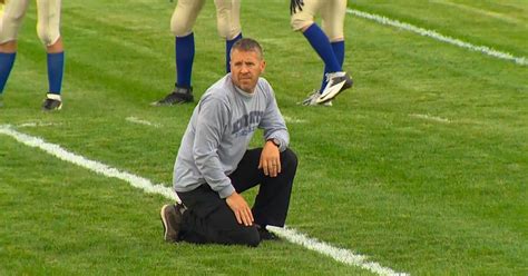 Washington coach returns after controversy over praying on field