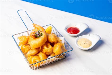 Fried seafood platter with sauce 16343520 Stock Photo at Vecteezy