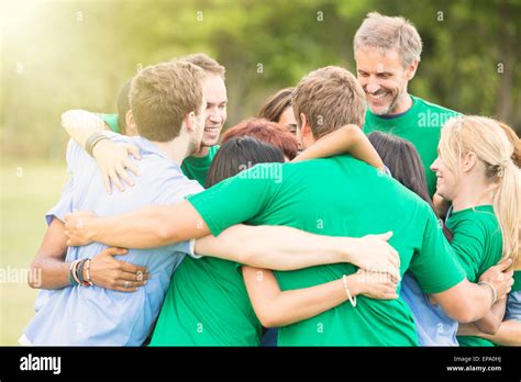 Team hugging huddling hi-res stock photography and images - Alamy