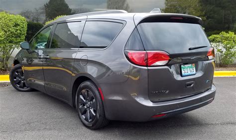 Test Drive: 2019 Chrysler Pacifica Hybrid Limited | The Daily Drive ...