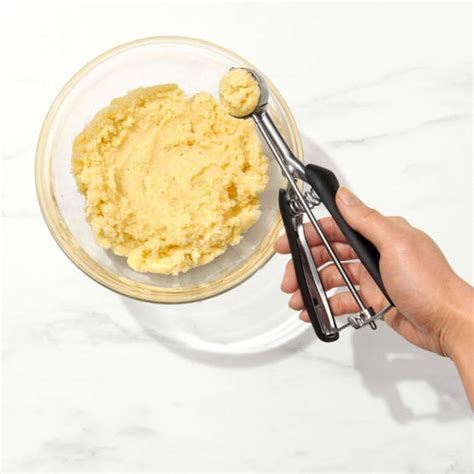 OXO Small Cookie Scoop (1 Tablespoon) – The Cook's Nook