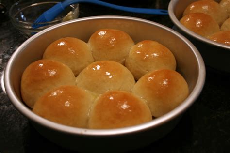 Golden Pull-Apart Butter Buns | Mom-Makes...