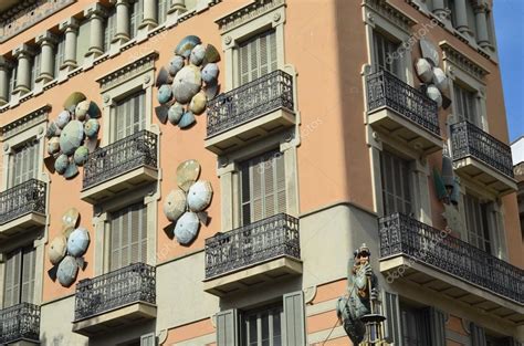 Architecture in La Rambla Street, building with umbrellas on walls in Barcelona, Spain — Stock ...