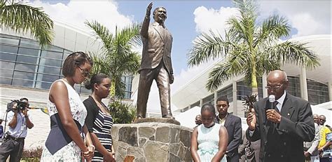 Statue of Sir Lynden Pindling unveiled at airport | The Tribune