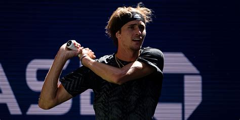 WATCH: Harris throws his drink onto court as Zverev books semi-final spot