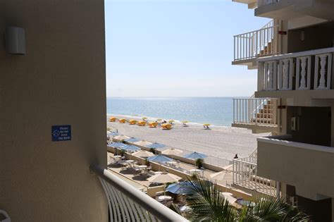 Queen Studio Limited View – Gulf & Pool View - Shoreline Island Resort