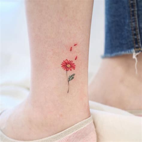 red daisy flower tattoo - Jasmin Roach