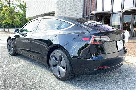 2017 Tesla Model 3 Review - Autotrader