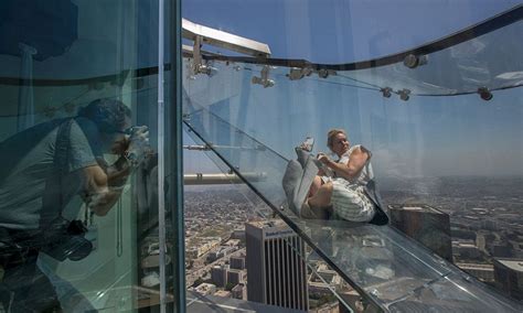 Terrifying glass slide opens on LA skyscraper rooftop - 9Homes