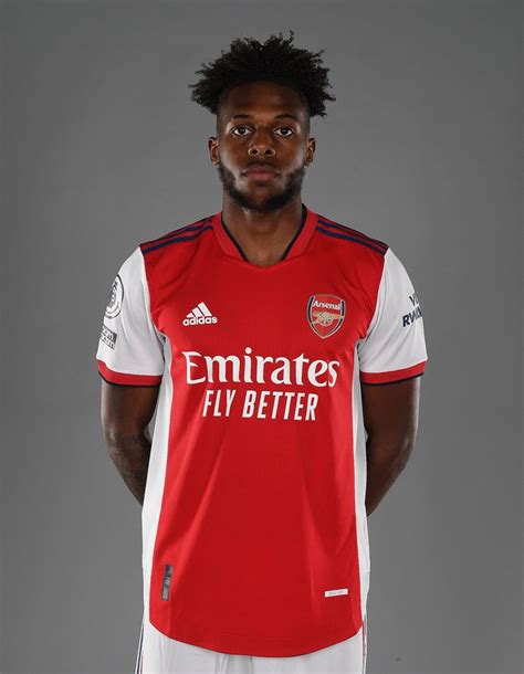 📸 Nuno Tavares models our new home kit | Gallery | News | Arsenal.com