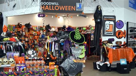 13 Spooky Halloween Costume Stores in Denver | Halloween Wallpapers