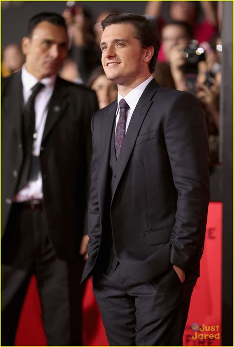 Full Sized Photo of josh hutcherson catching fire la premiere 01 | Josh ...