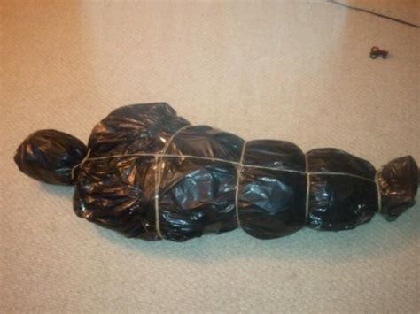 22 Creepy DIY Trash Bags Halloween Decorations