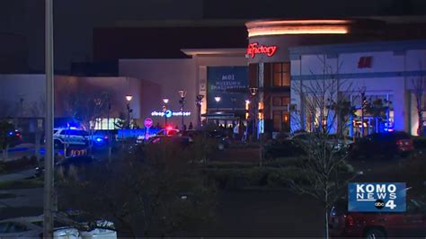 One injured in shooting at Tacoma Mall food court on Black Friday