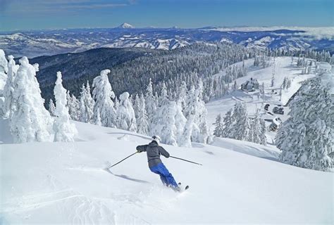 8 Best Ski Resorts in Oregon, 2023/24 | PlanetWare