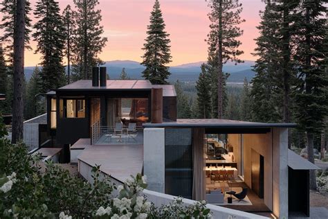 Minimalist modern mountain home rises in California - Curbed