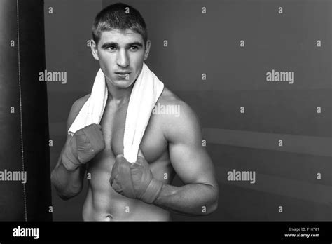 Professional boxer training Stock Photo - Alamy