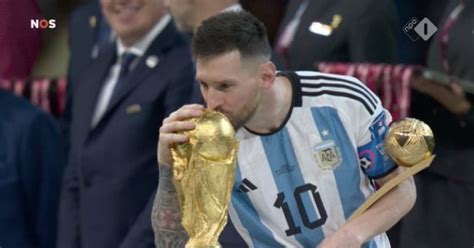 Leo Messi kisses World Cup trophy - spotted