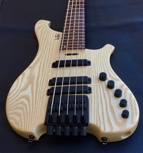 Le Fay Herr Schwarz 5 string custom headless bass guitar | Luthiers ...