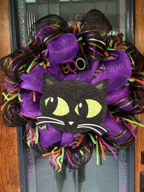 Halloween wreath. I wanted this to look like a Pete the Cat Halloween wreath. Found t ...