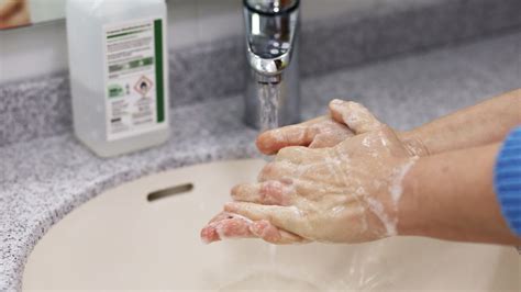 Don't panic, wash your hands: health care officials in dealing with COVID-19 - NEWS 1130
