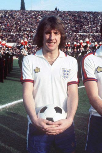 Stan Bowles England 1976 🏴󠁧󠁢󠁥󠁮󠁧󠁿 | England football team, England ...