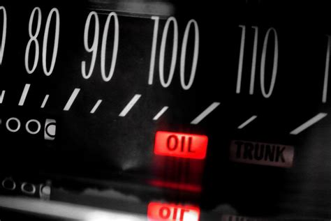 Low Oil Pressure Warning Light Meaning & Symptoms - Cookip | Automobile ...