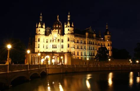 Schwerin Castle (Schweriner Schloss) at Night, Germany Stock Photo ...