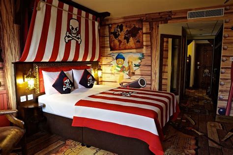 Love the sail and comforter | Pirate bedroom, Pirate room, Hotel