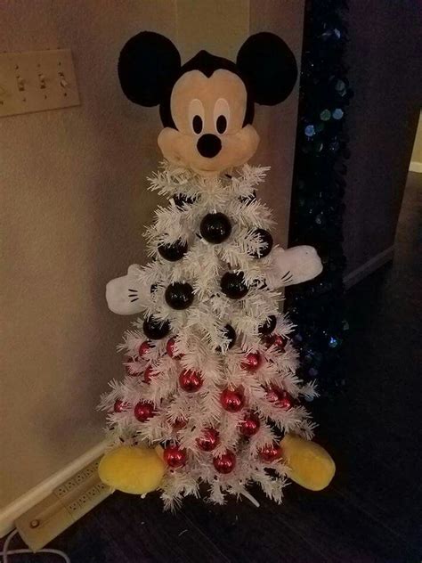 Mickey Mouse Christmas Tree | Mickey mouse christmas tree, Mickey mouse ...