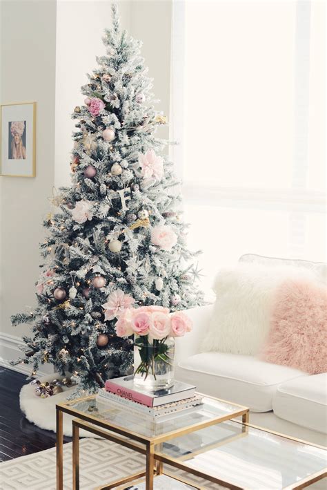 How to Decorate the Perfect Pink Christmas Tree | The Pink Dream