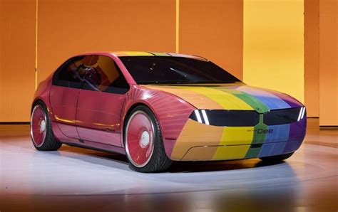 BMW shows off color changing car concept at CES 2023