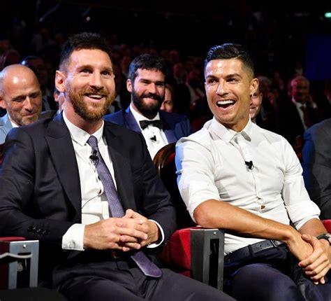 Ronaldo invites Messi to have dinner together for first time | Sports News | Inshorts