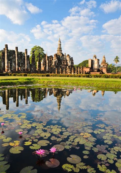 Wat Mahathat in Sukhothai stock image. Image of religion - 28482487