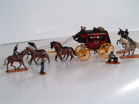 Stagecoach with Horses and Figures Set -- Western Plastic Model Kit -- 1/72 Scale -- #517 ...