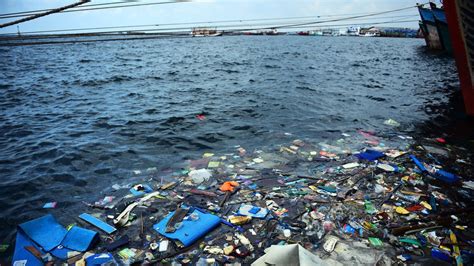 Sampah Plastik di Laut Jakarta